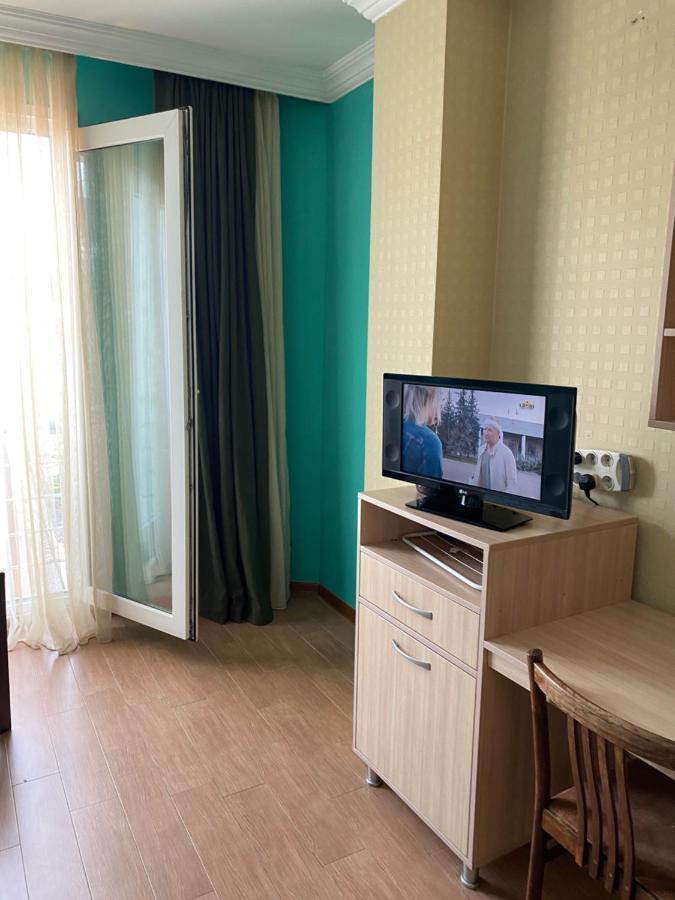Nina'S Apartment On Gorgasali Batumi Exteriör bild